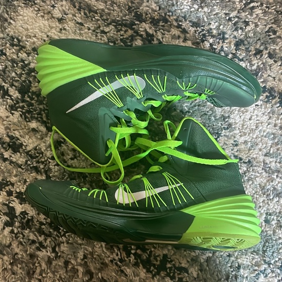 Nike Hyperdunk 2013 Green NCAA Women’s Basketball Shoes - Picture 2 of 5